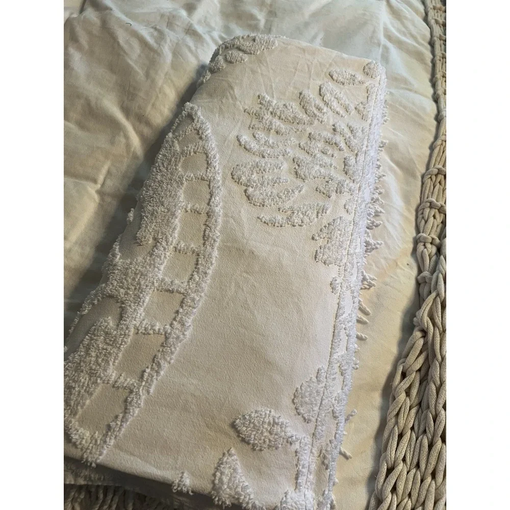 vintage chenille bedspread white 100% cotton with 5' fringe 115 X 93 clean rare
